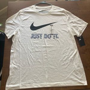 NWT Nike Lightweight Graphic Tee